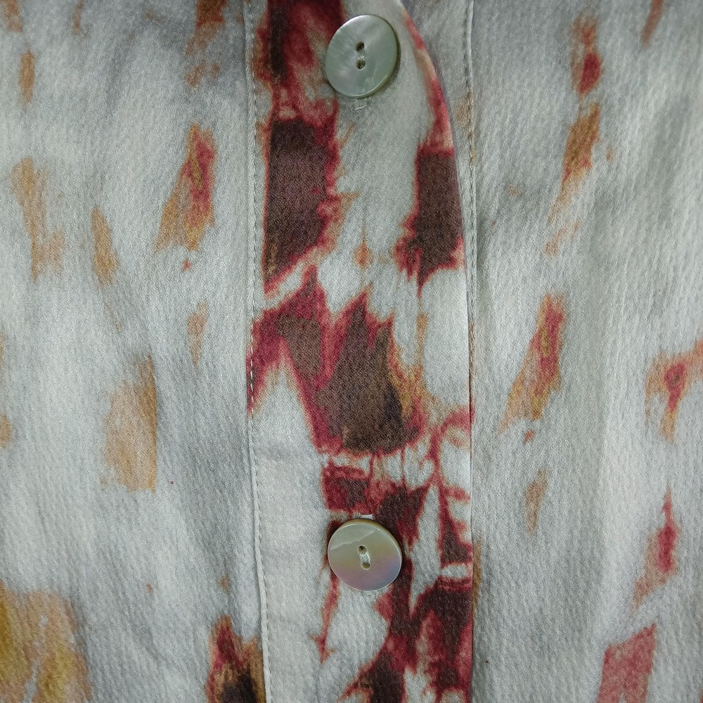 WynneLayers Shirt Womens Medium Red Beige Watercolor Button Up Blouse Top NWT - Picture 5 of 14